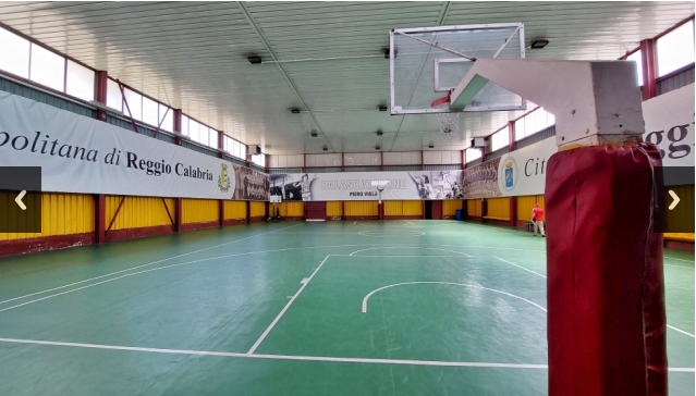 Reggio Calabria: lo Stato ordina di occupare gli impianti sportivi del Basket e del Calcio per i migranti. Ma è legale?